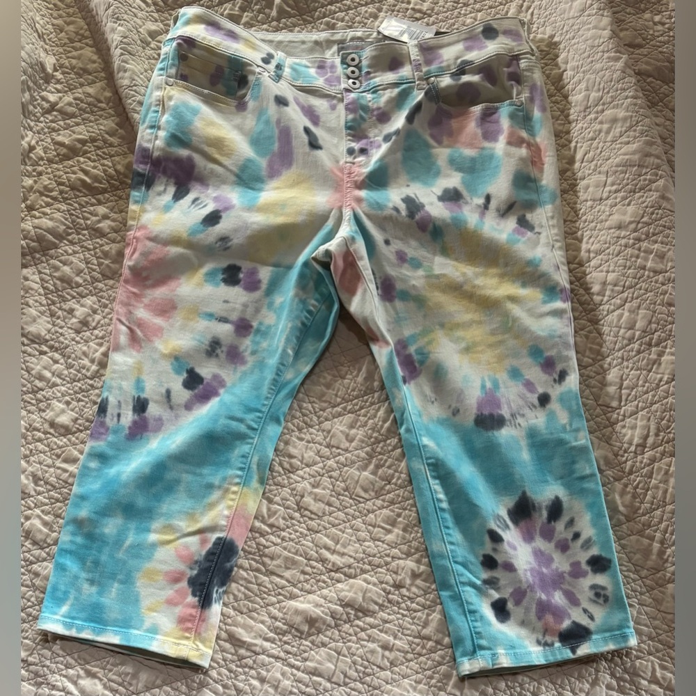 Torrid High Rise Tie Dye Crop Jegging Smoothing Waistband Super Soft Sz 20 NWT